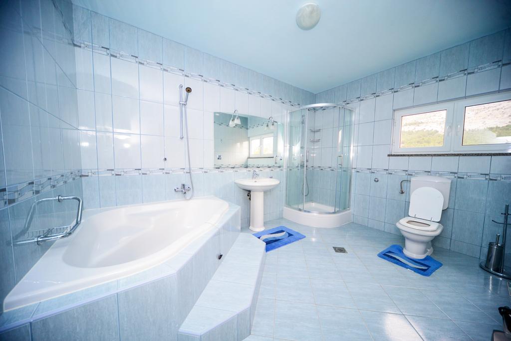 Apartments Dalmacija Starigrad Paklenica Ruang foto