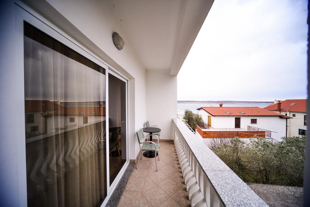 Apartments Dalmacija Starigrad Paklenica Ruang foto